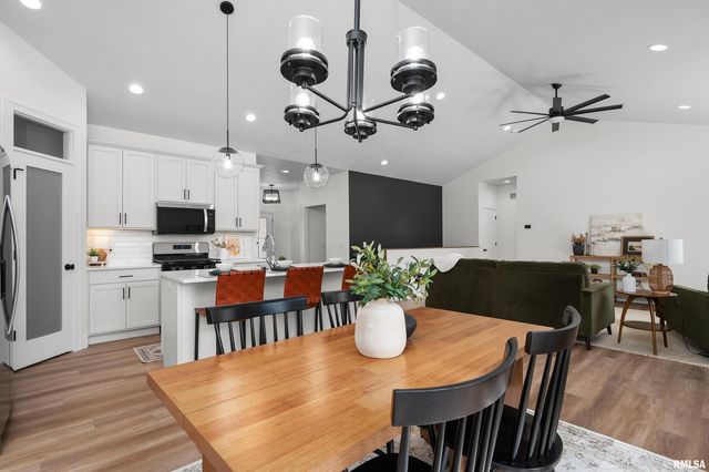 4730 WILLOW Circle, Davenport, IA 52806