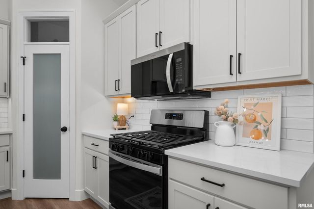 4730 WILLOW Circle, Davenport, IA 52806