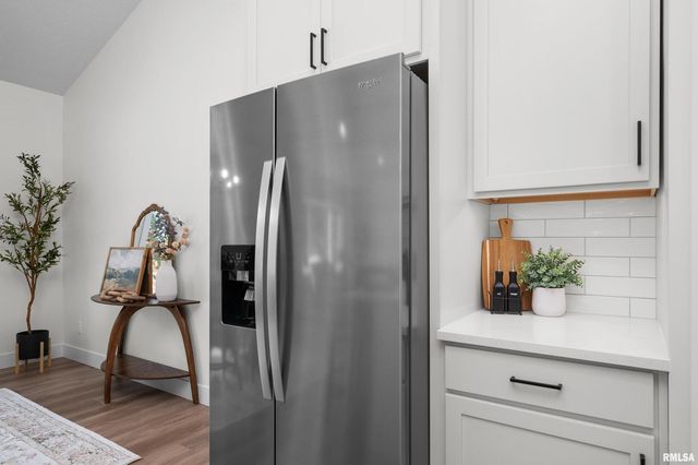 4730 WILLOW Circle, Davenport, IA 52806