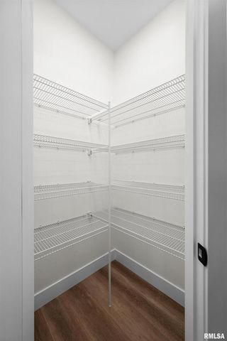 4730 WILLOW Circle, Davenport, IA 52806