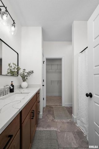 4730 WILLOW Circle, Davenport, IA 52806