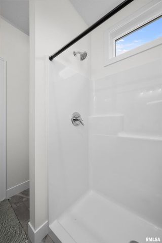 4730 WILLOW Circle, Davenport, IA 52806