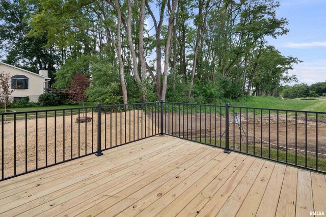 4730 WILLOW Circle, Davenport, IA 52806