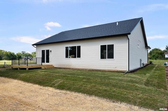 4730 WILLOW Circle, Davenport, IA 52806