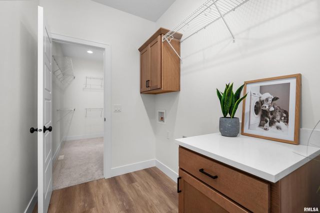 4730 WILLOW Circle, Davenport, IA 52806