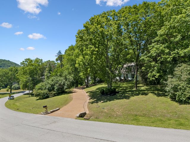 2397 Foxhaven Dr, Franklin, TN 37069