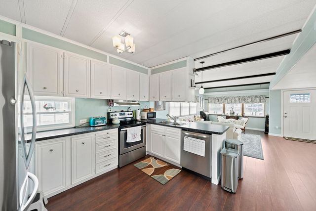 79 Arrowhead Dr, Plymouth, MA 02360