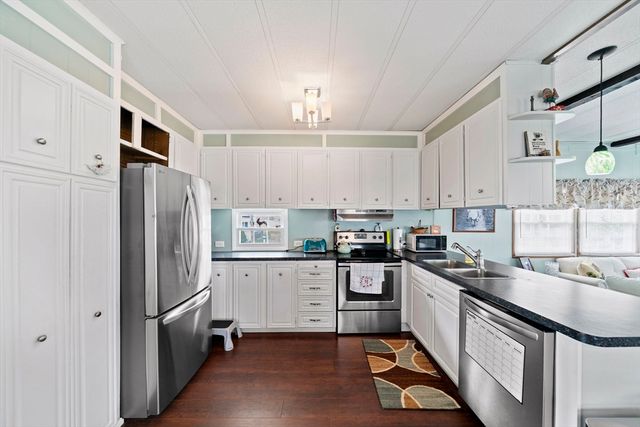 79 Arrowhead Dr, Plymouth, MA 02360