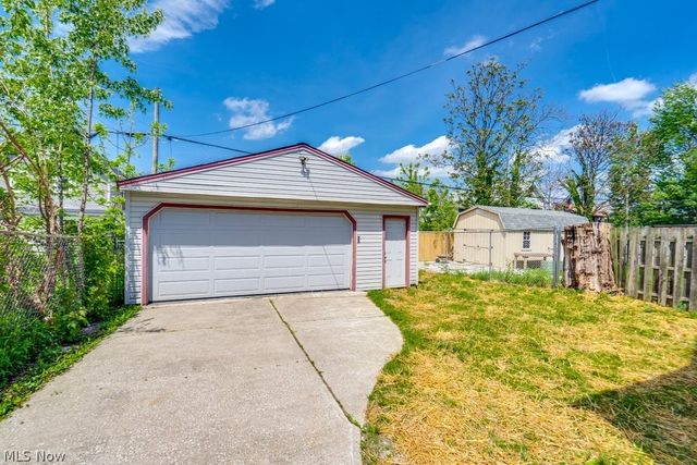 2406 Tampa Avenue, Cleveland, OH 44109