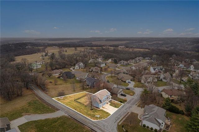 22600 E 27th Street S, Blue Springs, MO 64015