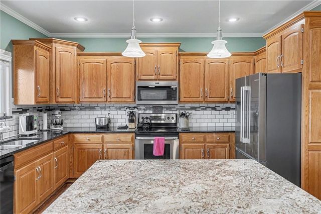 22600 E 27th Street S, Blue Springs, MO 64015