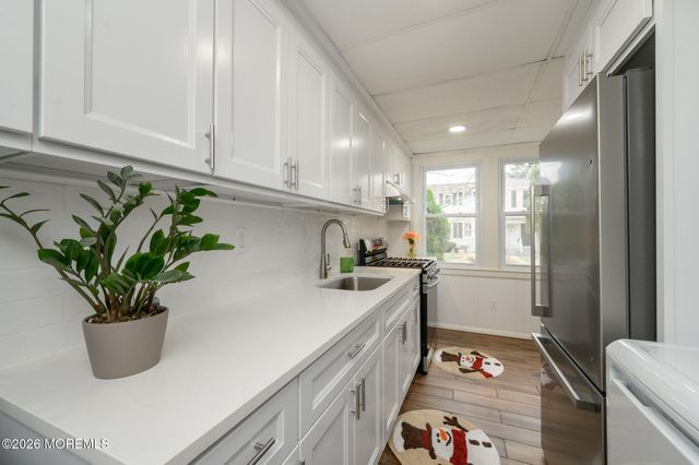 25 Belshaw Avenue, Shrewsbury Twp, NJ 07724