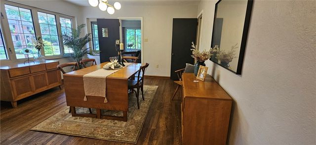 450 Willow Dr, Mt Lebanon, PA 15243