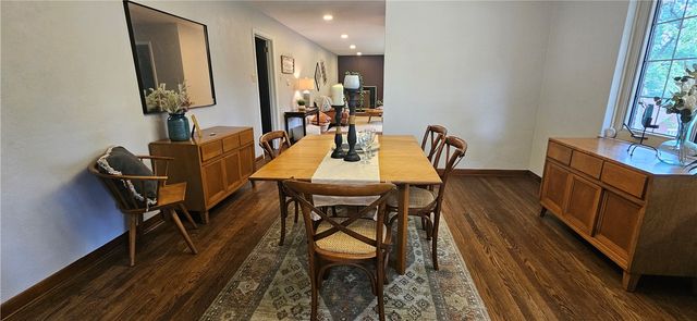 450 Willow Dr, Mt Lebanon, PA 15243