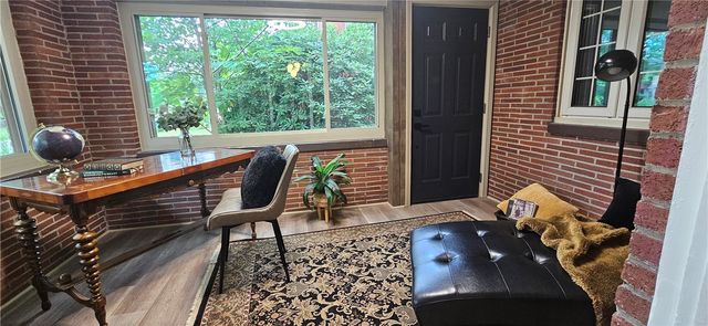 450 Willow Dr, Mt Lebanon, PA 15243