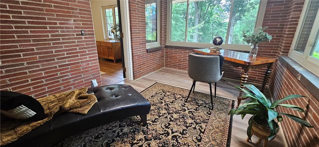 450 Willow Dr, Mt Lebanon, PA 15243