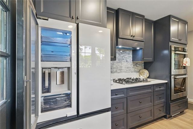 450 Willow Dr, Mt Lebanon, PA 15243