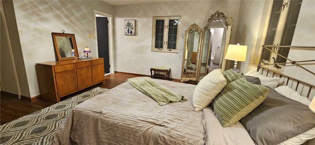 450 Willow Dr, Mt Lebanon, PA 15243