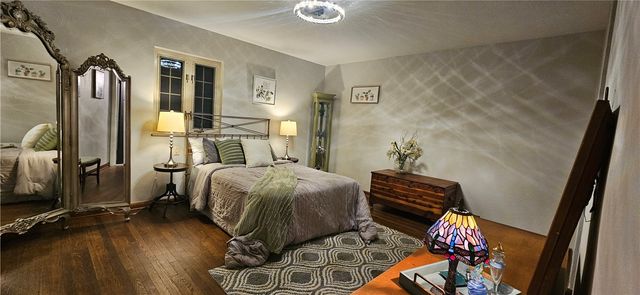 450 Willow Dr, Mt Lebanon, PA 15243