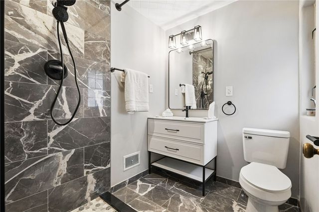 450 Willow Dr, Mt Lebanon, PA 15243