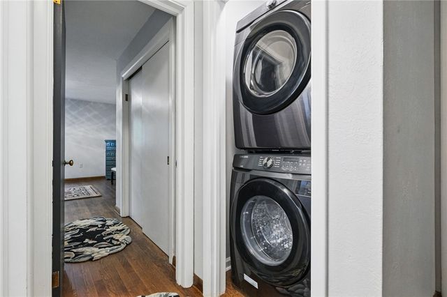 450 Willow Dr, Mt Lebanon, PA 15243