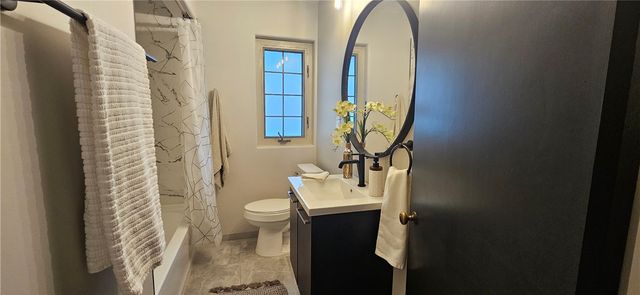 450 Willow Dr, Mt Lebanon, PA 15243