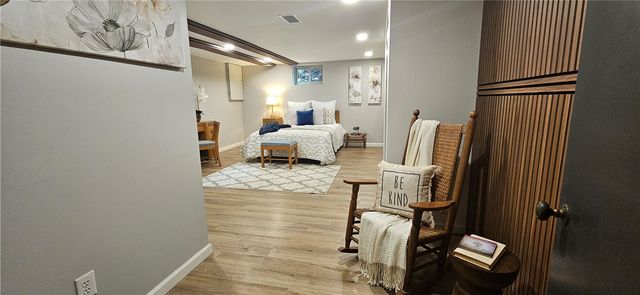 450 Willow Dr, Mt Lebanon, PA 15243