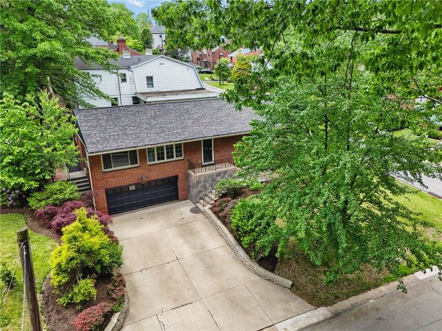 450 Willow Dr, Mt Lebanon, PA 15243