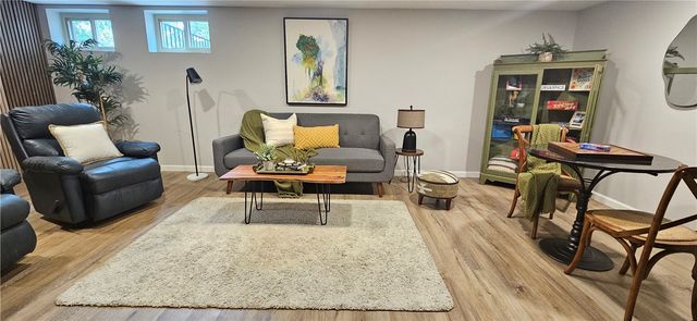 450 Willow Dr, Mt Lebanon, PA 15243