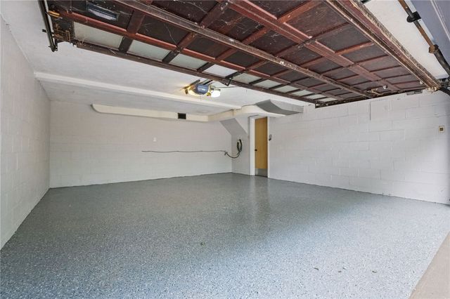 450 Willow Dr, Mt Lebanon, PA 15243