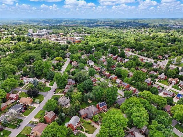 450 Willow Dr, Mt Lebanon, PA 15243