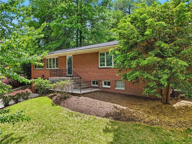 450 Willow Dr, Mt Lebanon, PA 15243