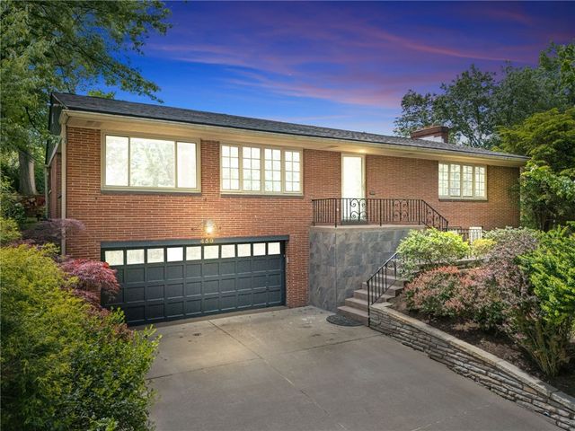 450 Willow Dr, Mt Lebanon, PA 15243