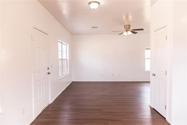 915 E Perkins Avenue, Guthrie, OK 73044