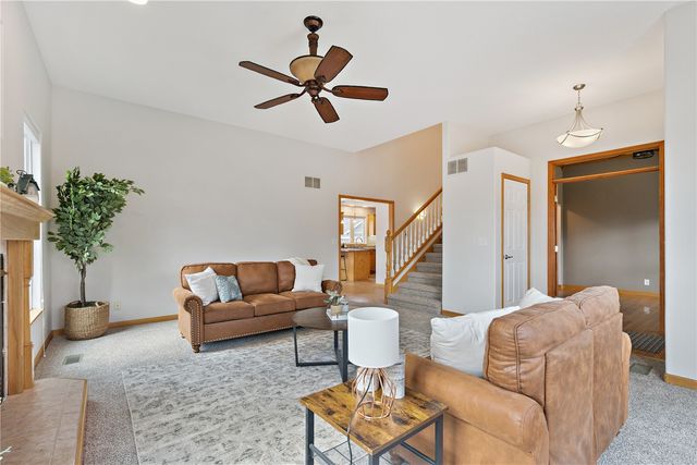 1589 Twin Valley Dr NE, Solon, IA 52333