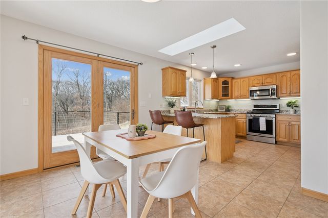 1589 Twin Valley Dr NE, Solon, IA 52333