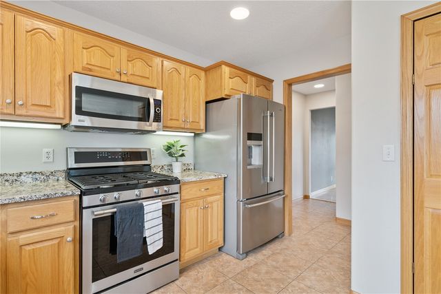 1589 Twin Valley Dr NE, Solon, IA 52333