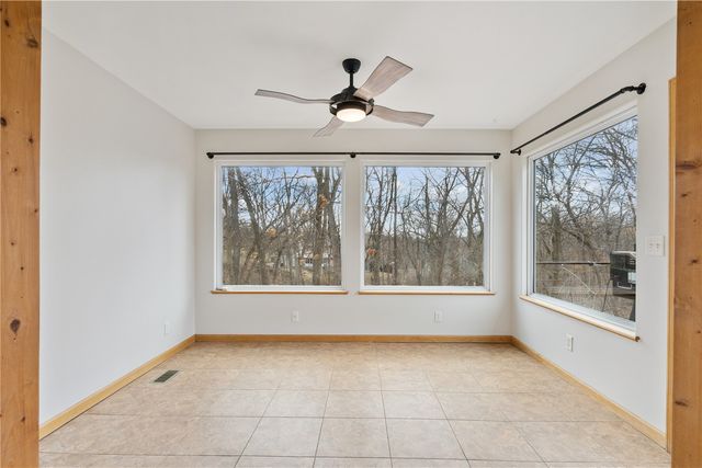 1589 Twin Valley Dr NE, Solon, IA 52333