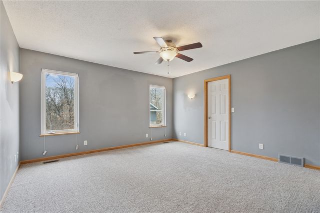 1589 Twin Valley Dr NE, Solon, IA 52333