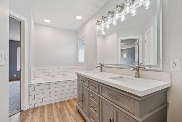 1589 Twin Valley Dr NE, Solon, IA 52333