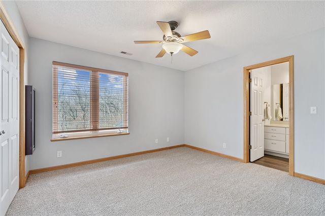 1589 Twin Valley Dr NE, Solon, IA 52333