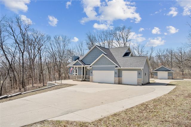 1589 Twin Valley Dr NE, Solon, IA 52333