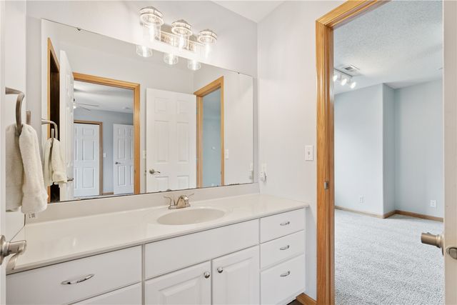 1589 Twin Valley Dr NE, Solon, IA 52333