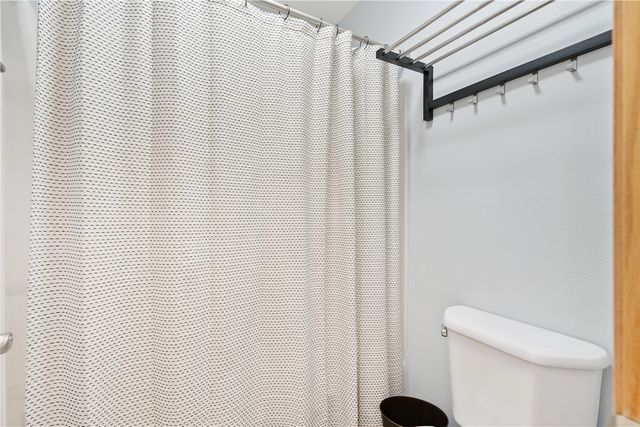 1589 Twin Valley Dr NE, Solon, IA 52333