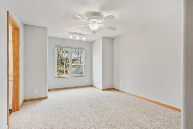 1589 Twin Valley Dr NE, Solon, IA 52333