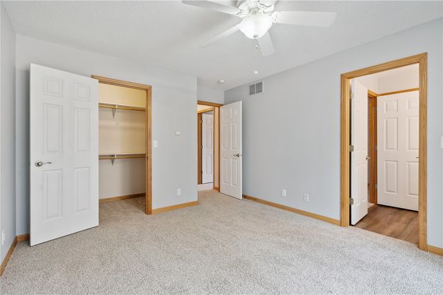 1589 Twin Valley Dr NE, Solon, IA 52333