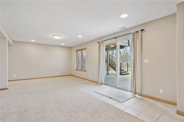 1589 Twin Valley Dr NE, Solon, IA 52333