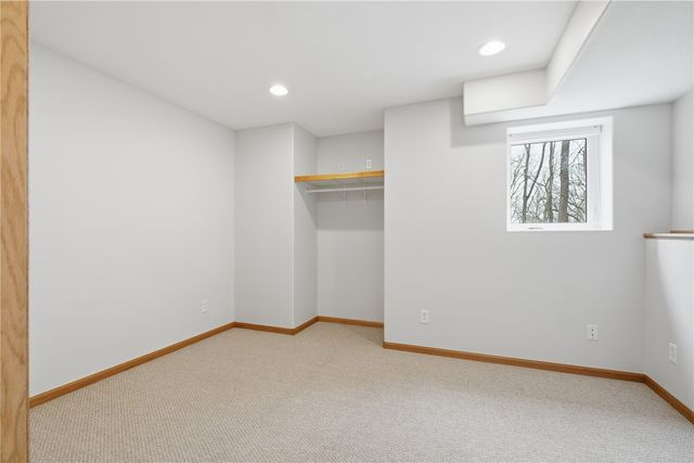 1589 Twin Valley Dr NE, Solon, IA 52333