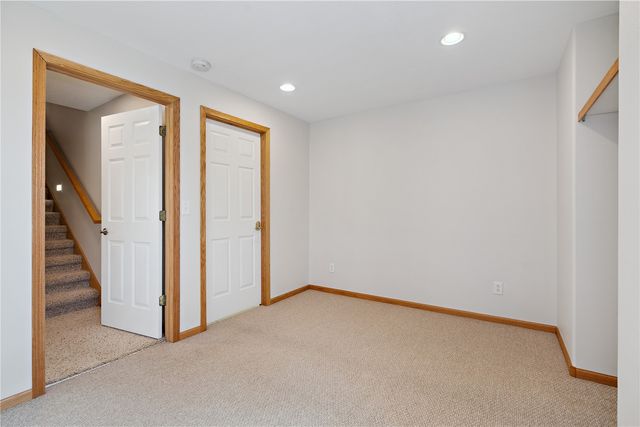 1589 Twin Valley Dr NE, Solon, IA 52333