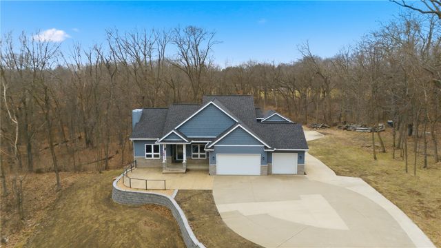 1589 Twin Valley Dr NE, Solon, IA 52333